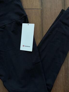 Lululemon Align High Rise 28" with pockets Black Leggings